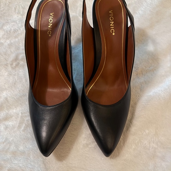 Vionic Slingback heels Size 10, Worn once!  Both Black and Beige - Picture 6 of 12
